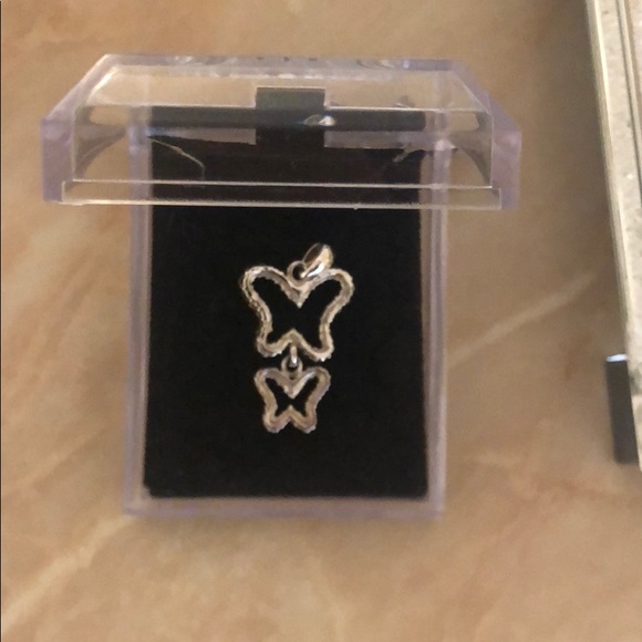 🦋 Butterfly Pendant - Picture 2 of 2